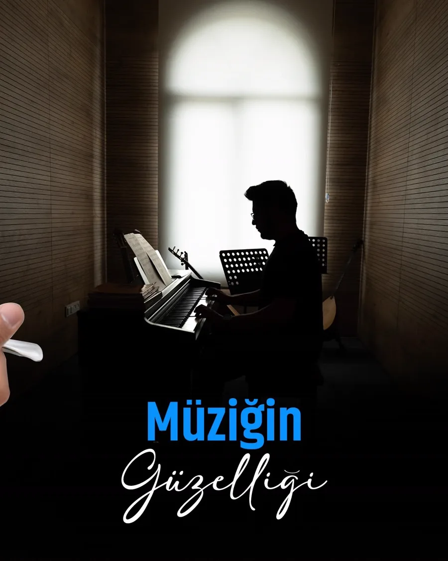 Müziğin Güzelliği — piyano başında çalışan müzisyen