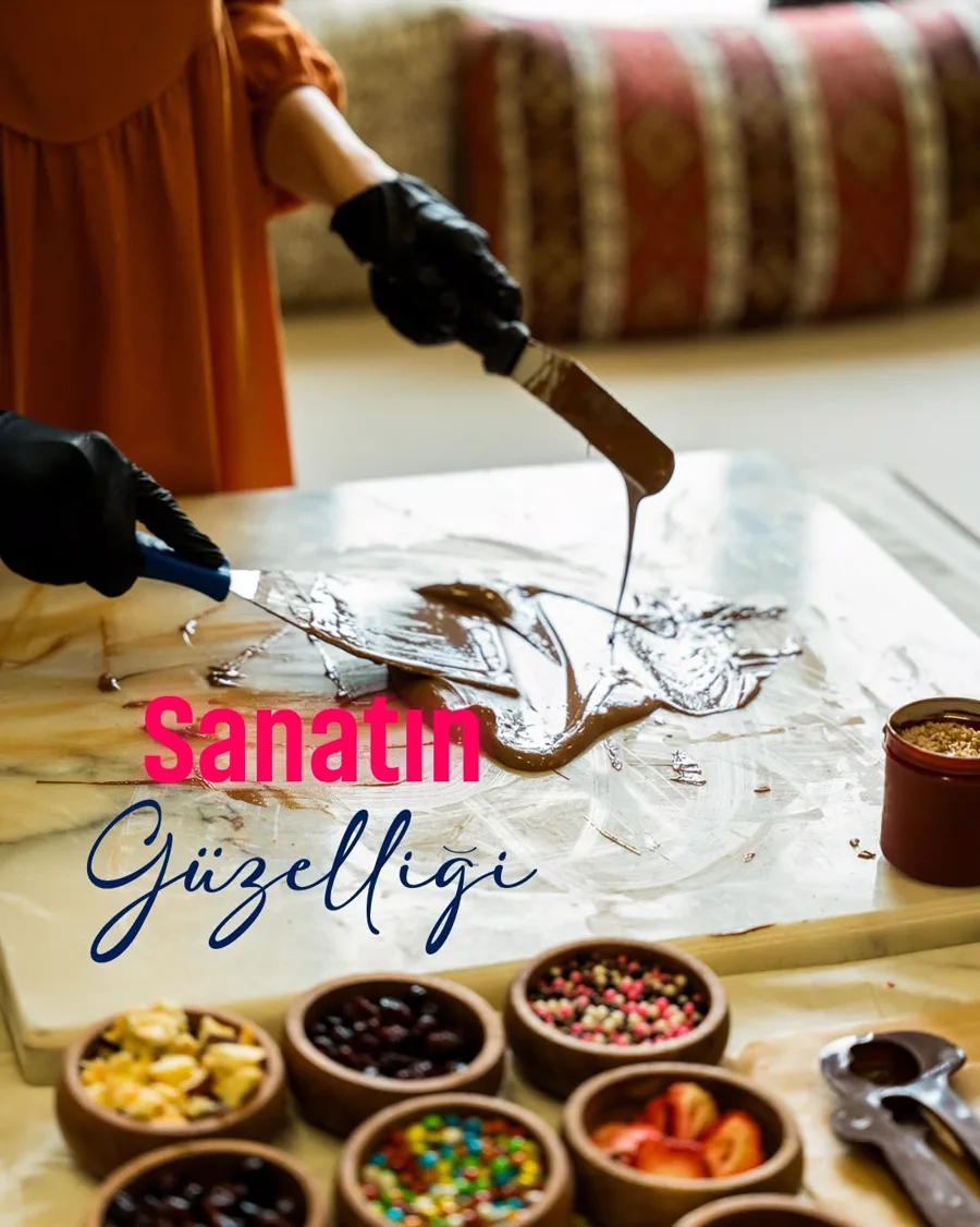 Sanatın Güzelliği — çikolata atölyesinde çalışan usta